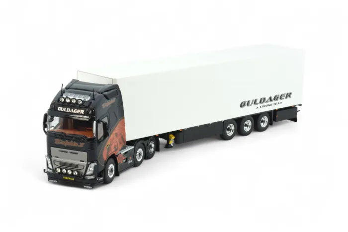 Tekno Volvo FH4 Globetrotter XL 6x2 com Semirreboque Baú 3 Eixos Guldager Dolphin 2 Dinamarca